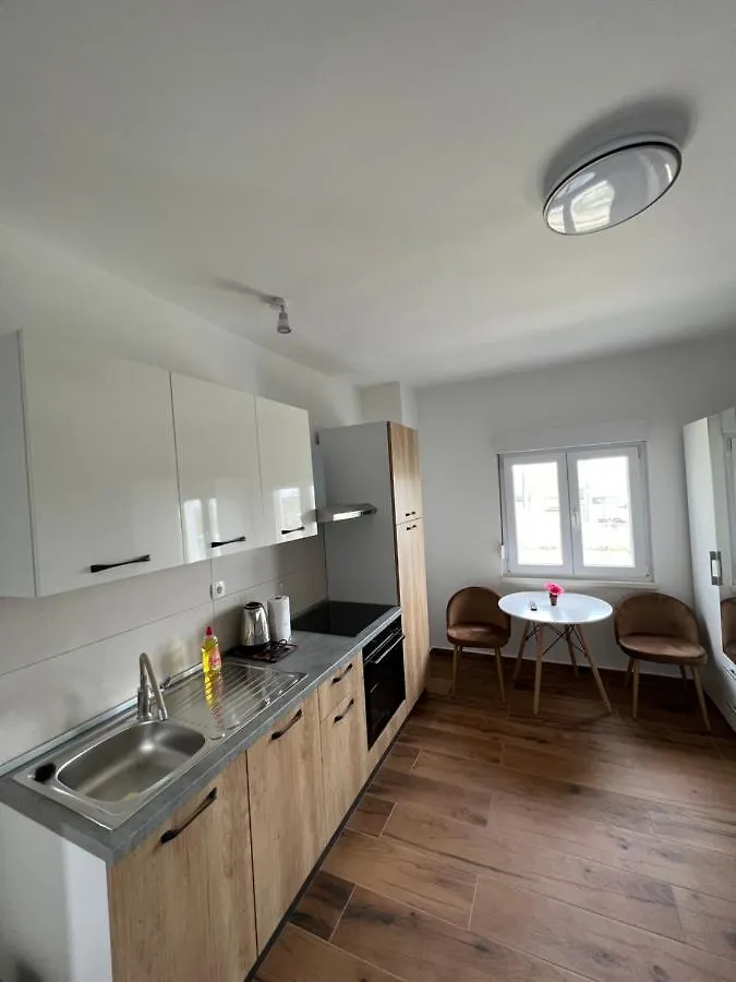 Apartment Guest House Ivan Donji Zemunik